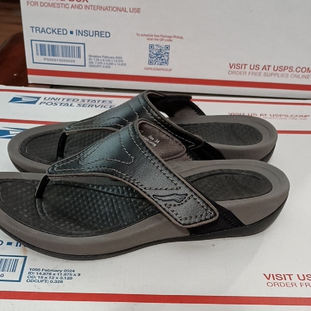 Dansko 38 Black and Gray Flip Flop Sandals